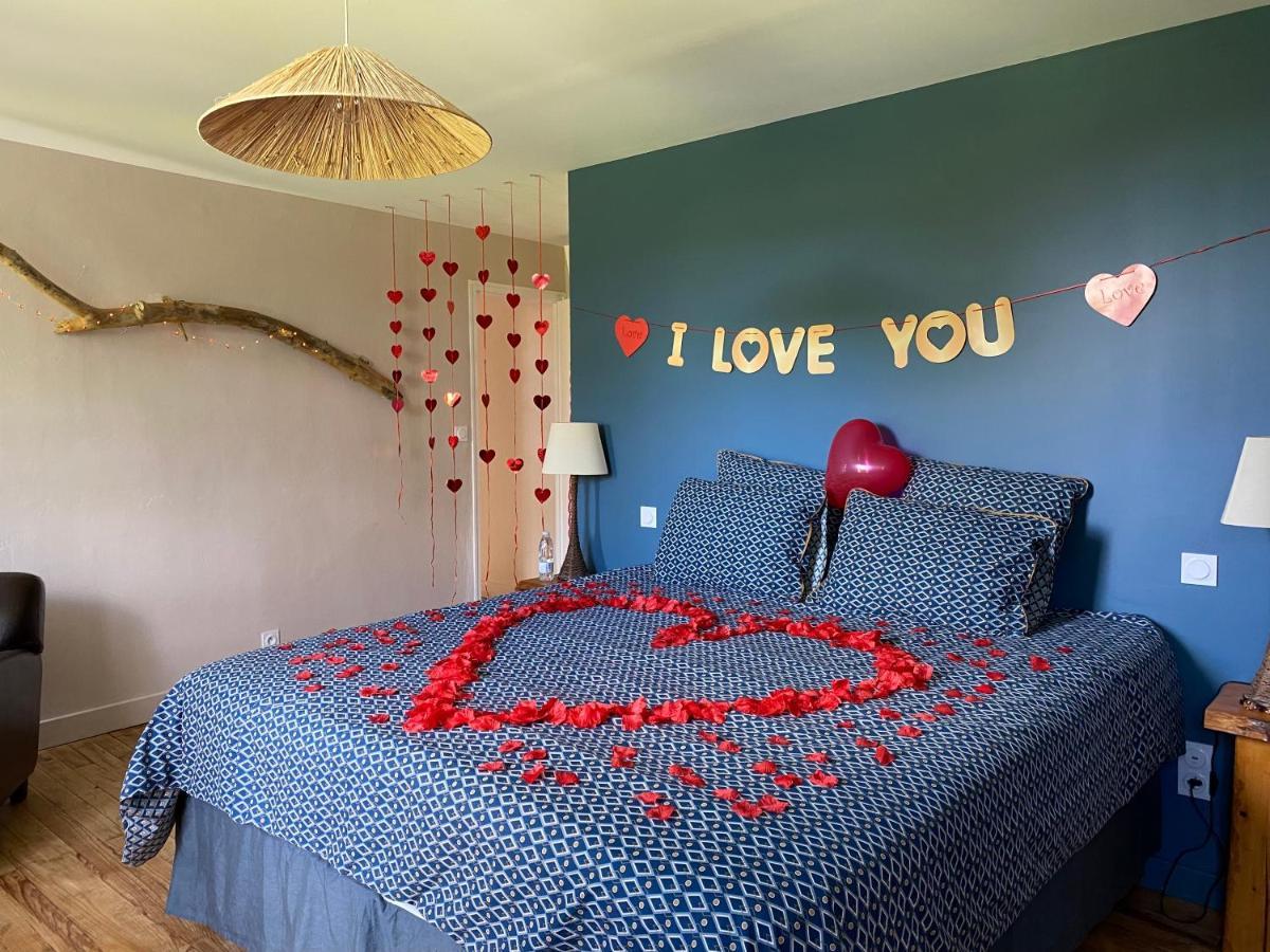Les Volets Violets Bed & Breakfast Salles  Dış mekan fotoğraf