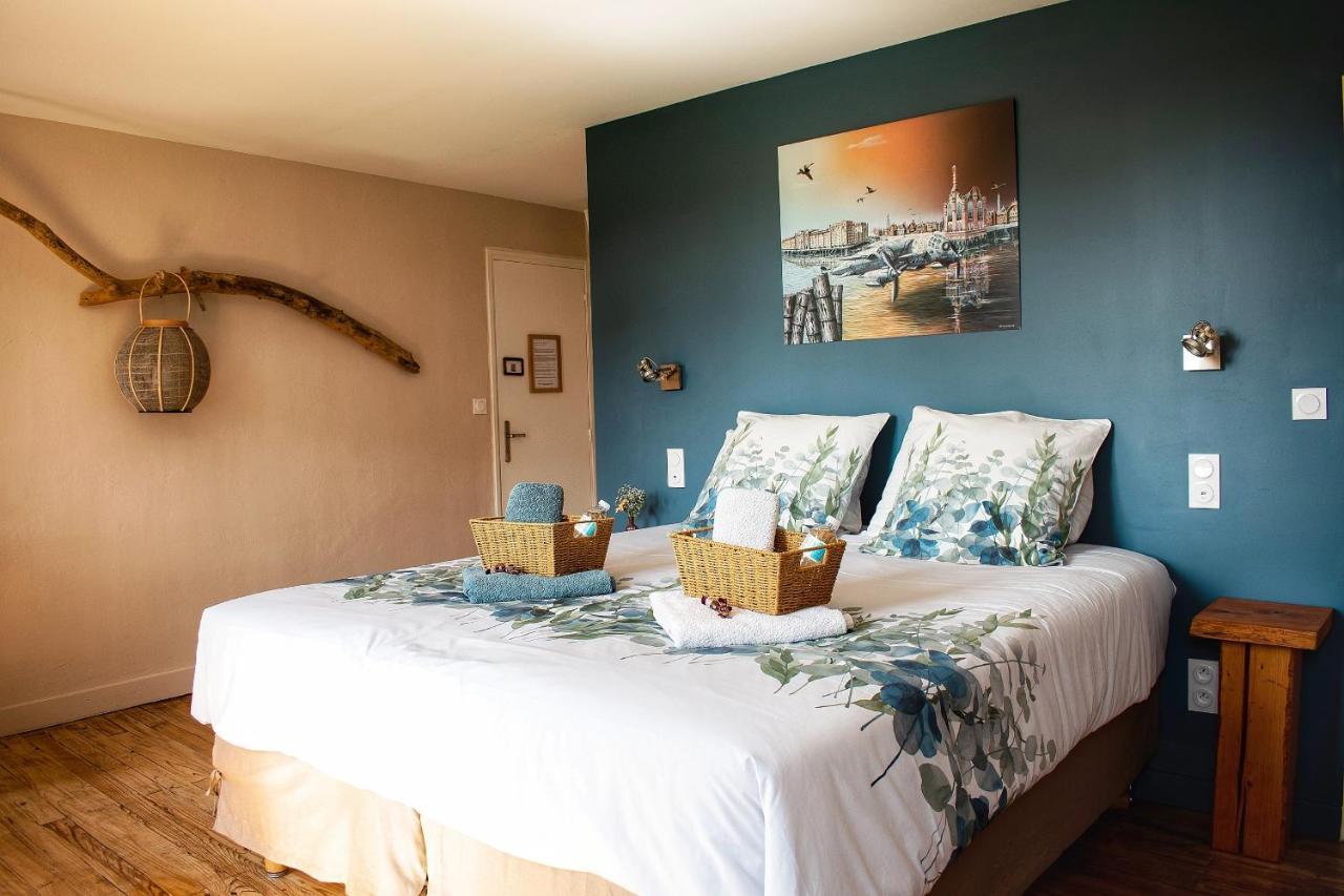 Les Volets Violets Bed & Breakfast Salles  Dış mekan fotoğraf