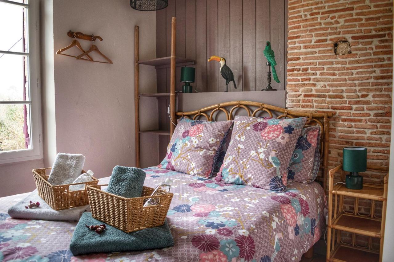 Les Volets Violets Bed & Breakfast Salles  Dış mekan fotoğraf