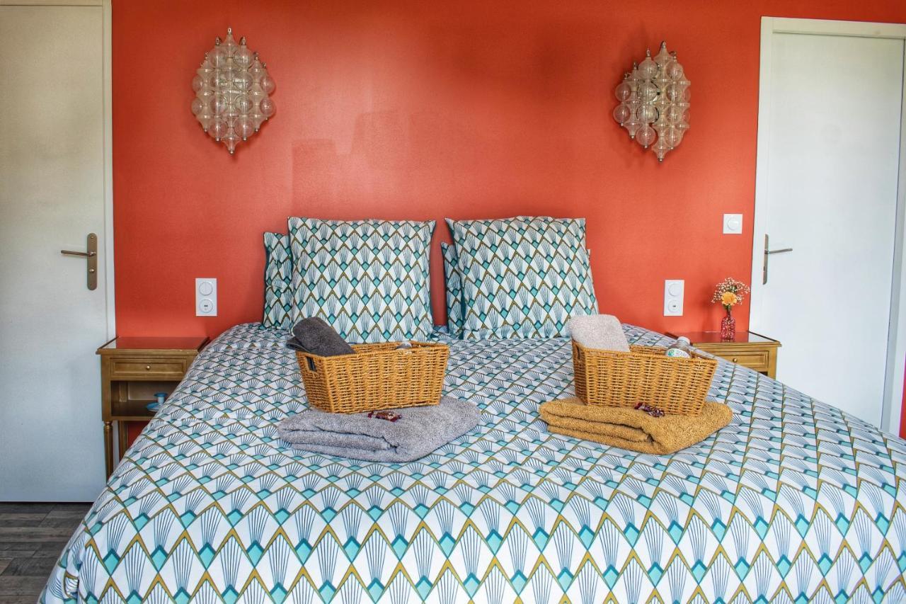 Les Volets Violets Bed & Breakfast Salles  Dış mekan fotoğraf