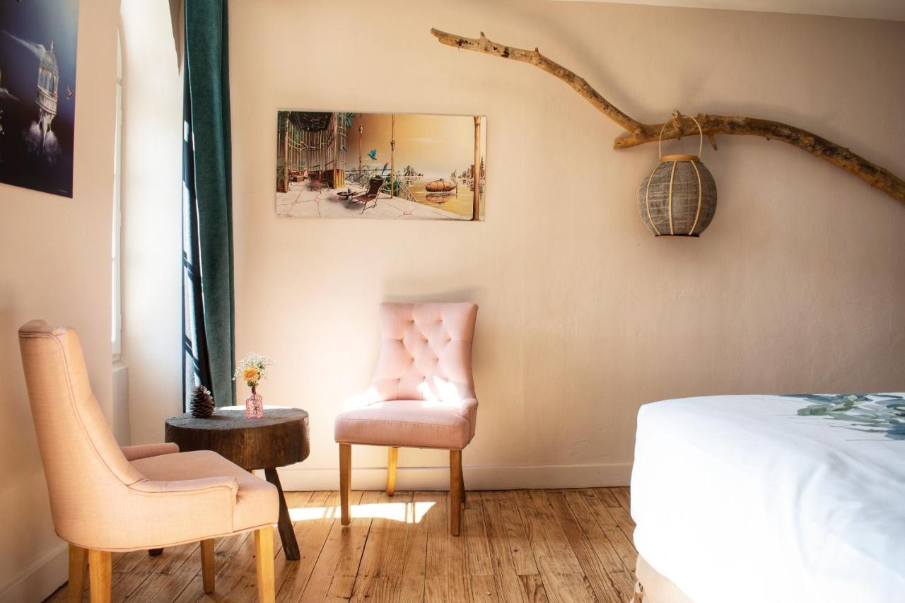 Les Volets Violets Bed & Breakfast Salles  Dış mekan fotoğraf