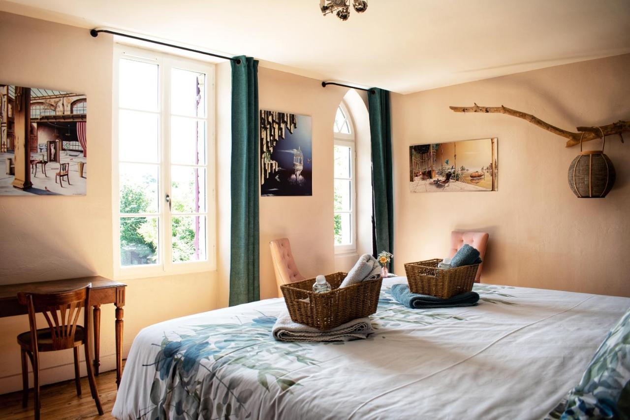 Les Volets Violets Bed & Breakfast Salles  Dış mekan fotoğraf