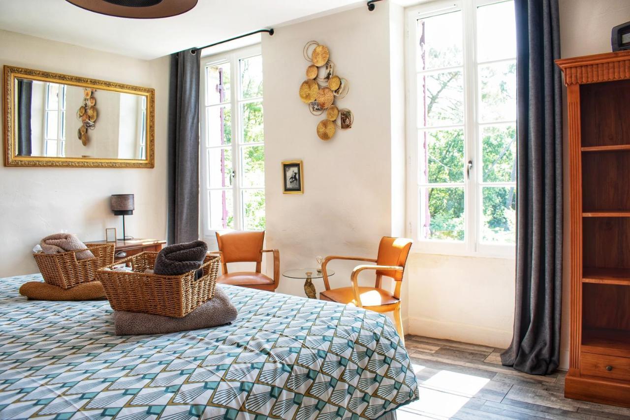 Les Volets Violets Bed & Breakfast Salles  Dış mekan fotoğraf