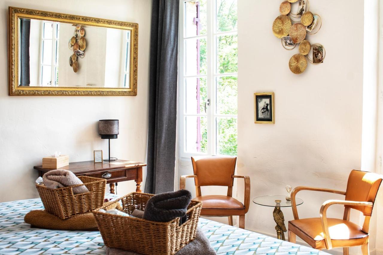 Les Volets Violets Bed & Breakfast Salles  Dış mekan fotoğraf