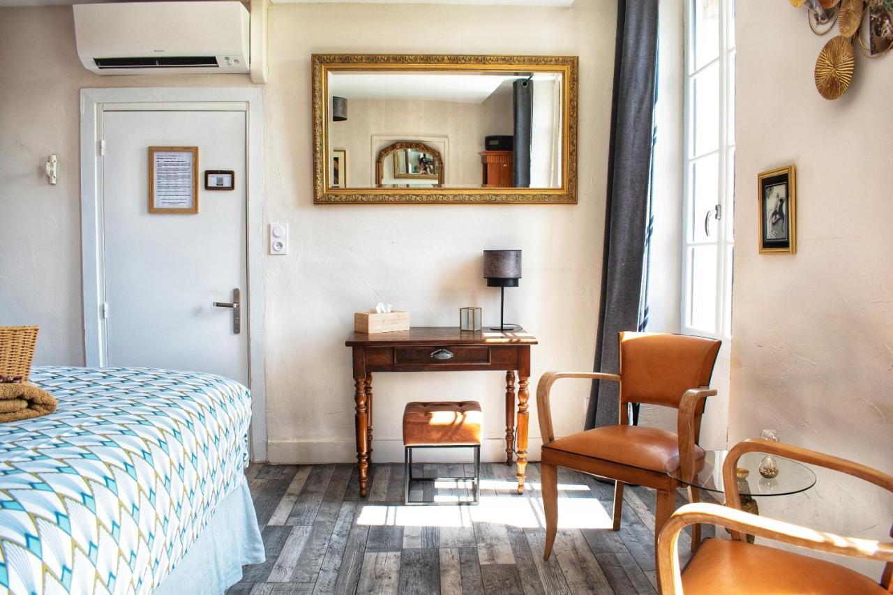 Les Volets Violets Bed & Breakfast Salles  Dış mekan fotoğraf