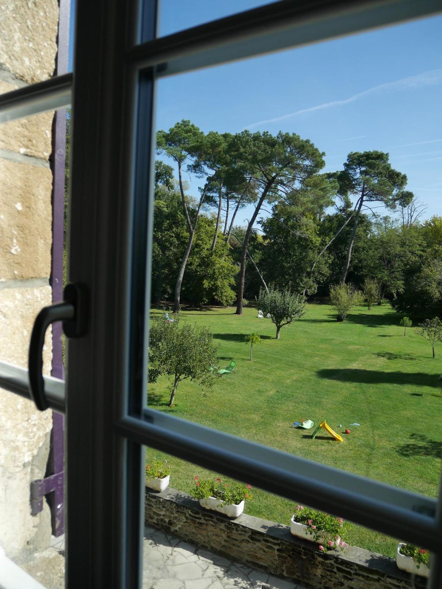 Les Volets Violets Bed & Breakfast Salles  Dış mekan fotoğraf