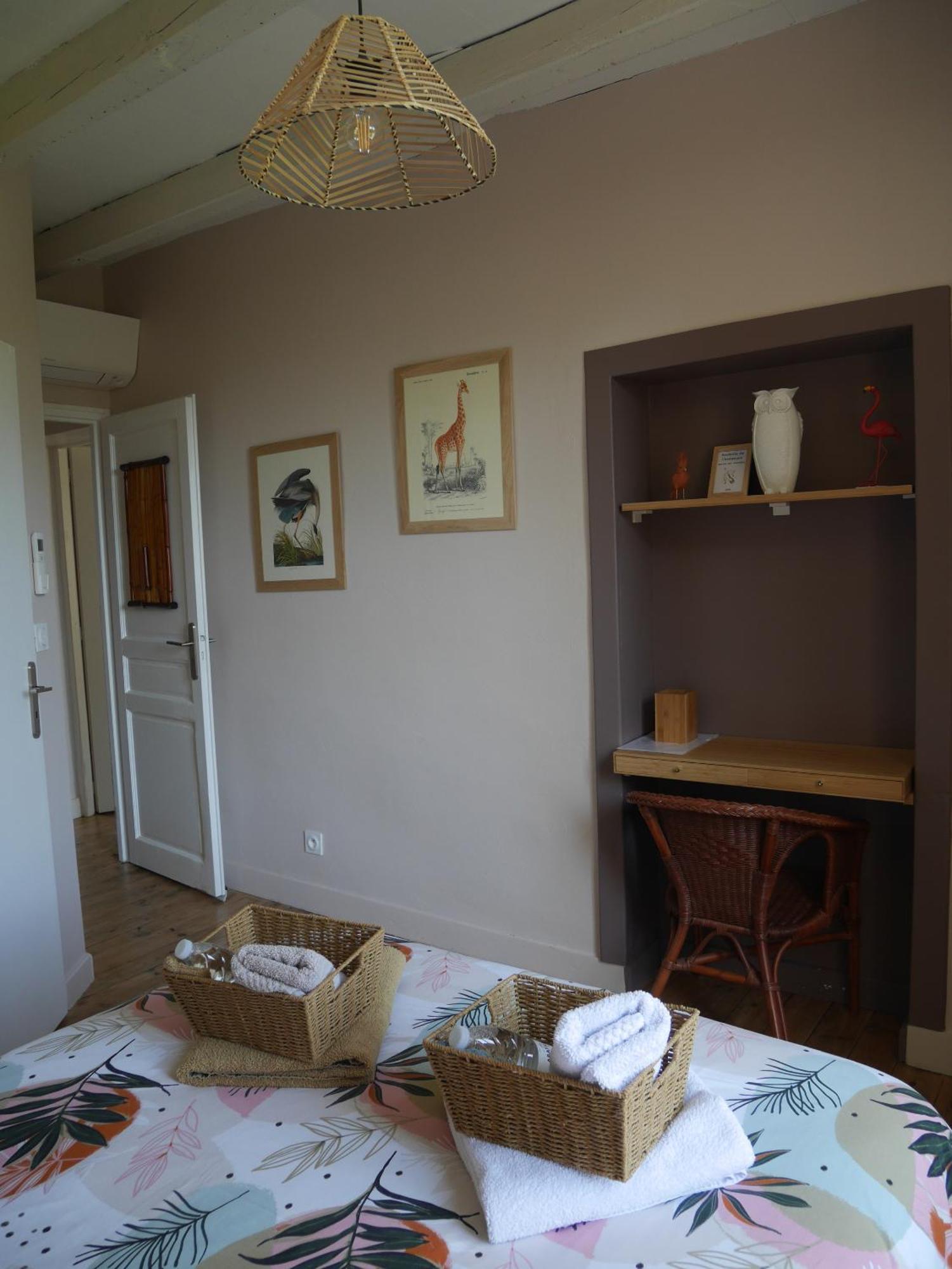 Les Volets Violets Bed & Breakfast Salles  Dış mekan fotoğraf